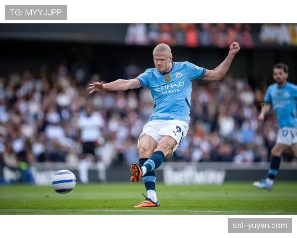 曼城哈兰德在高压逼抢下的空间受限与战术应对分析