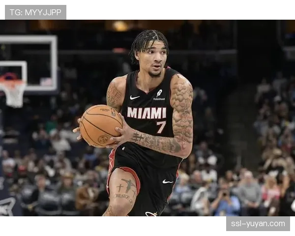 新秀球员季前赛闪耀表现展现潜力成为球队未来重建关键拼图