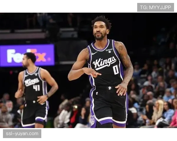 国王三分如雨半场领先湖人，蒙克单节18分创赛季纪录